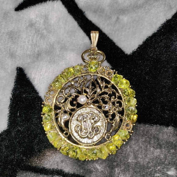 Vintage Oversized pendant-needs fixing💜-$5 add on - Picture 2 of 5
